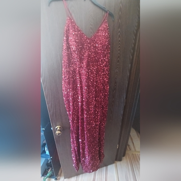 Clothes - Picture 2 of 13